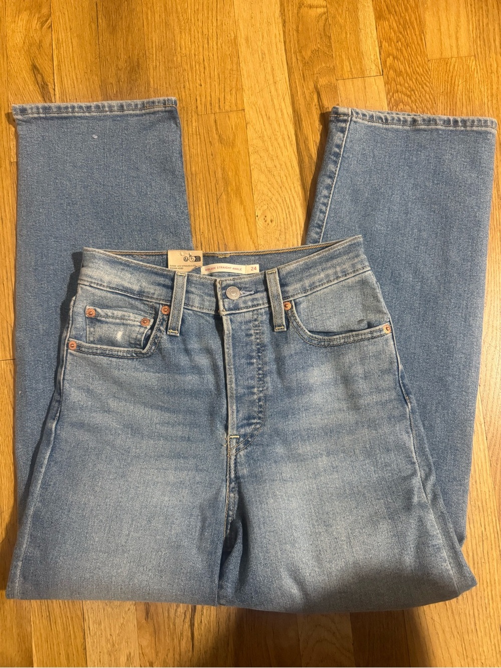 Levi’s Ribcage Straight Ankle 24x27 Center Lane color